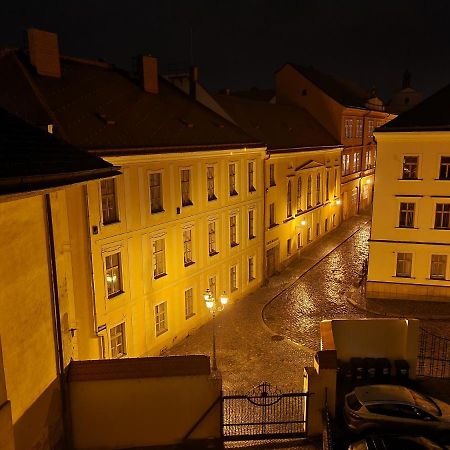 Velke Studio Na Velkem Namesti S Vybavenou Kuchyni Hradec Králové Kültér fotó