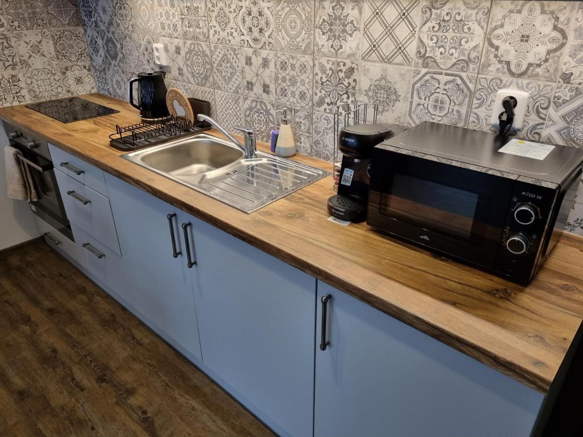 Velke Studio Na Velkem Namesti S Vybavenou Kuchyni Hradec Králové Kültér fotó